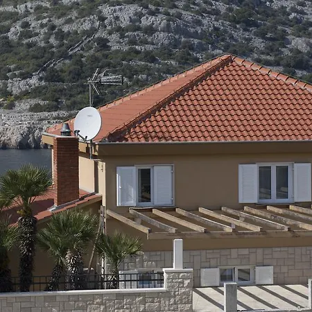 Adastra Villa *